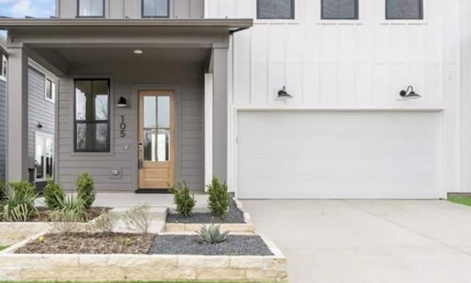 Weston House | The Chestnut 3-bedroom house in Celina with AC, WiFi