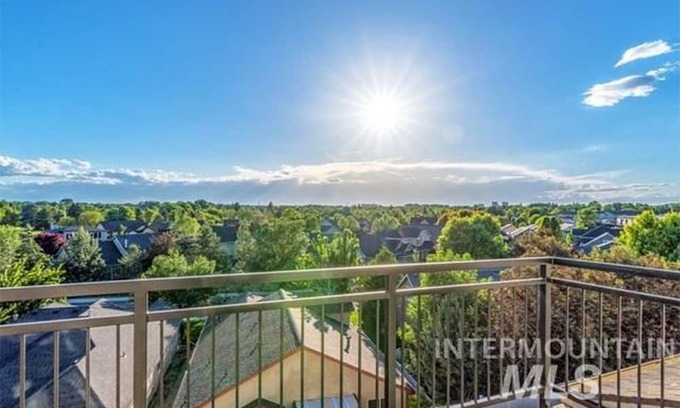 East End House | Spacious & Modern ~ Free E-Bikes ~ Pet-Friendly ~ Prime East End Location