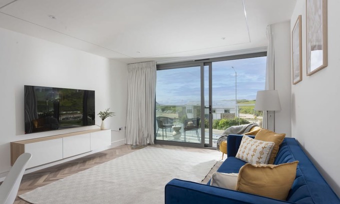 Newquay Apartment | Apartment 4, Oasis Sands - an apartment that sleeps 6 guests in 3 bedrooms