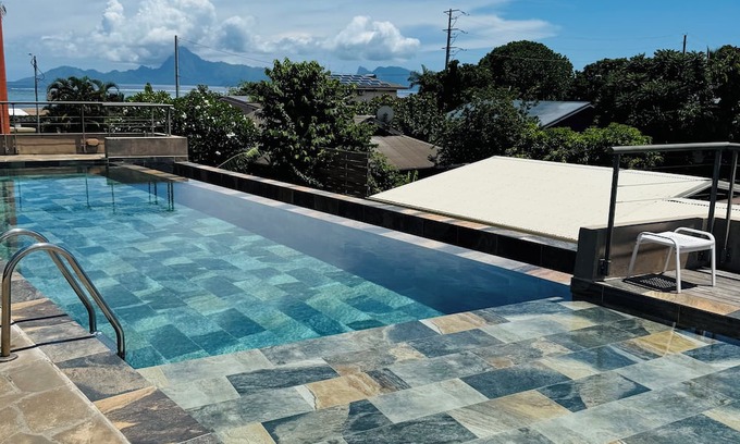 Punaauia Apartment | Condo in Punaauia "Vue Moorea + Piscine" opposite the Anita caravan