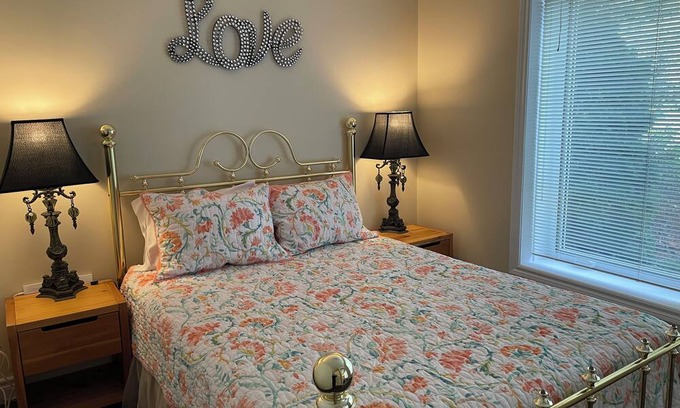 Cressy Apartment | Welcome to Sunset View – Your Lakeside Retreat in Prince Edward County