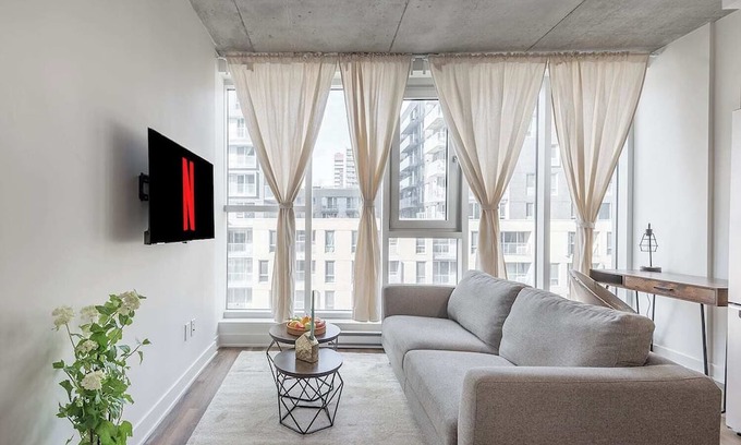 Shaughnessy Village Apartment | Concordia- 100 Walkscore-Comfy