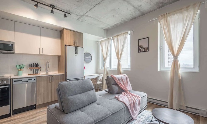 Shaughnessy Village Apartment | Cozy 1BR- Concordia- Gym