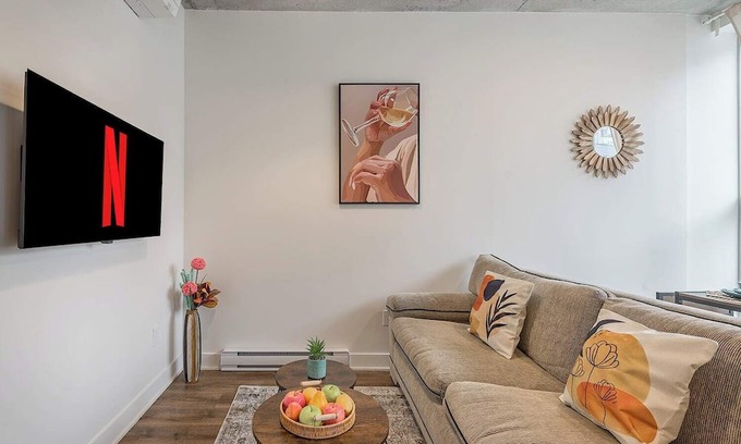 Shaughnessy Village Apartment | Concordia- Sleeps 3 S