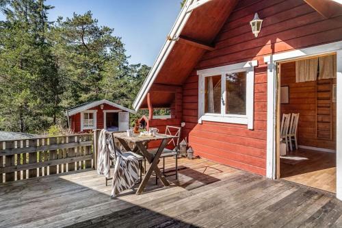 Djurhamn Apartment | Cosy Cottages Close To Water