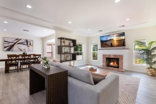 Tarzana House | Deluxe and Spacious 4BR Residence with Parking, BBQ