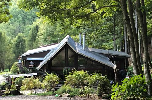 Bakersville House | Artisan Cabin on Houndhill