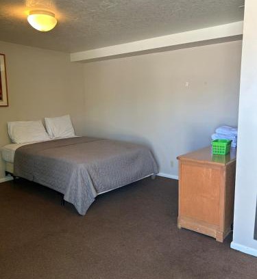 Garden City Hotel | Simple Motel Stay Suite