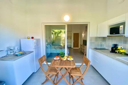 Cul de Sac House | Beautiful suite S15, pool, next to Pinel Island
