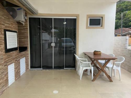 Zimbros House | Casa 70m do mar zimbros bombinhas SC