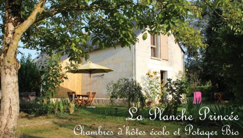 Les Rosiers-sur-Loire House | Gîte écologique, nature, détente et sauna