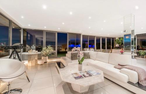 Brixton Hill House | OMG PentHouse