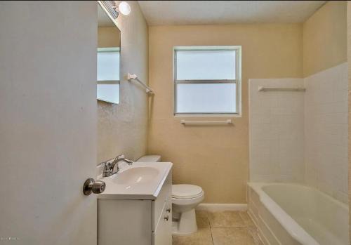 Cedar Hills House | 6515 Bartholf Ave