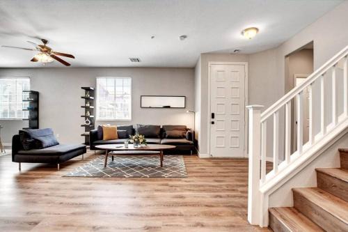 Las Vegas House | Contemporary 3BR House Near DT Summerlin – 3 Miles